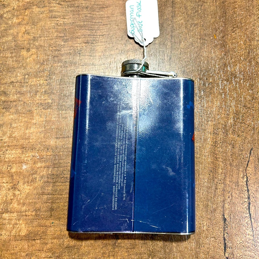 Superman Flask - Picture 3 of 3